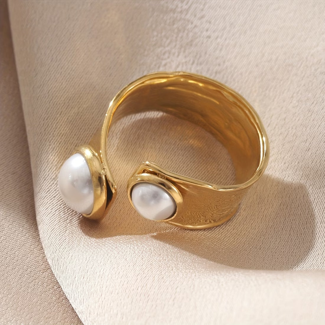 Perle Embrace Ring