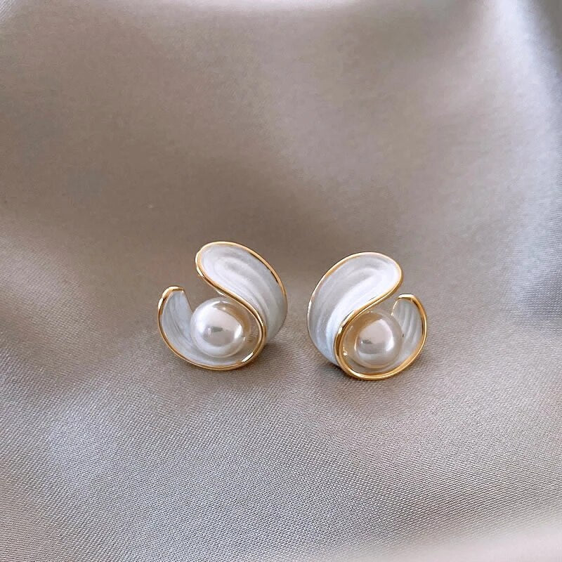 Gold Swirl Perle Ohrstecker