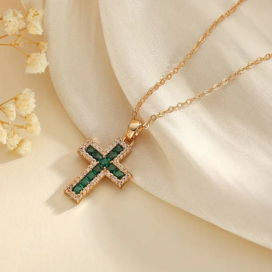 Solene Smaragd Cross Pendant Halskette | Gold