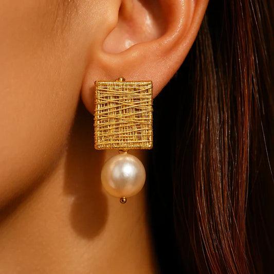 Elegant Golden Thread Perlenohrringe