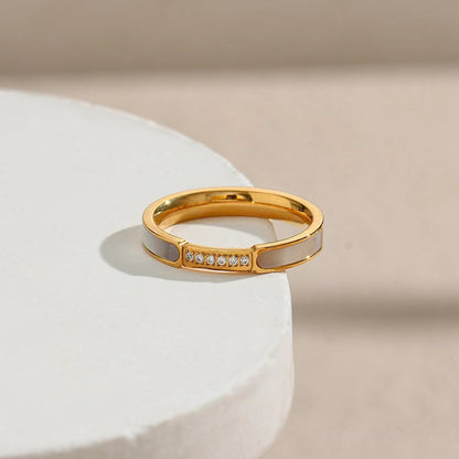 Gabrielle Diamant Simulant Gold Ring