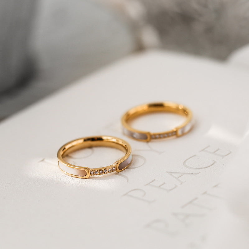 Gabrielle Diamant Simulant Gold Ring