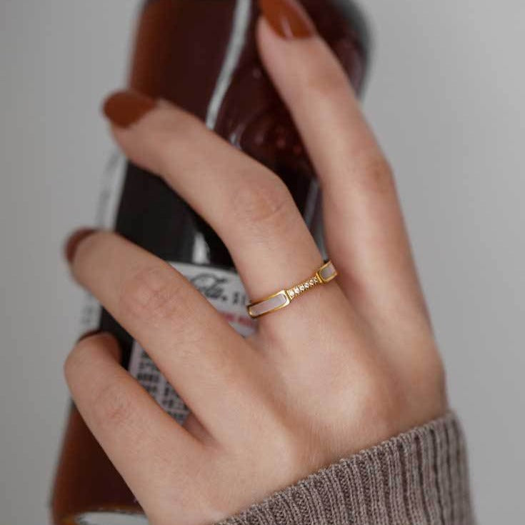 Gabrielle Diamant Simulant Gold Ring