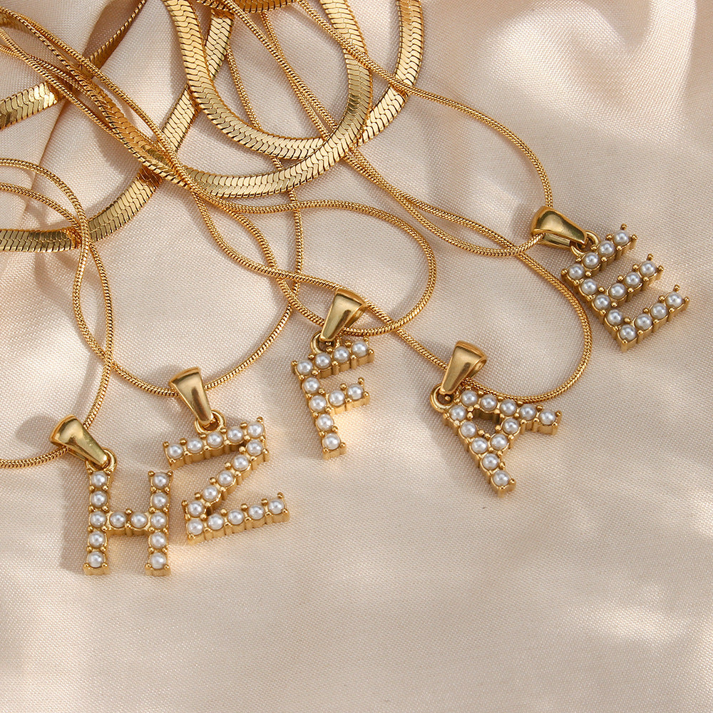 Fiona Layered Gold Initial Letter Halskette