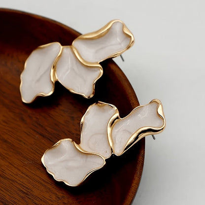 Perle Flower Petal Ohrringe