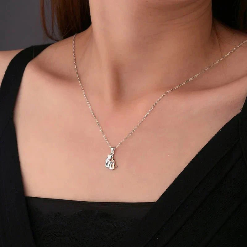 Wynter™ - Hug Pendant with Matching Ohrringe